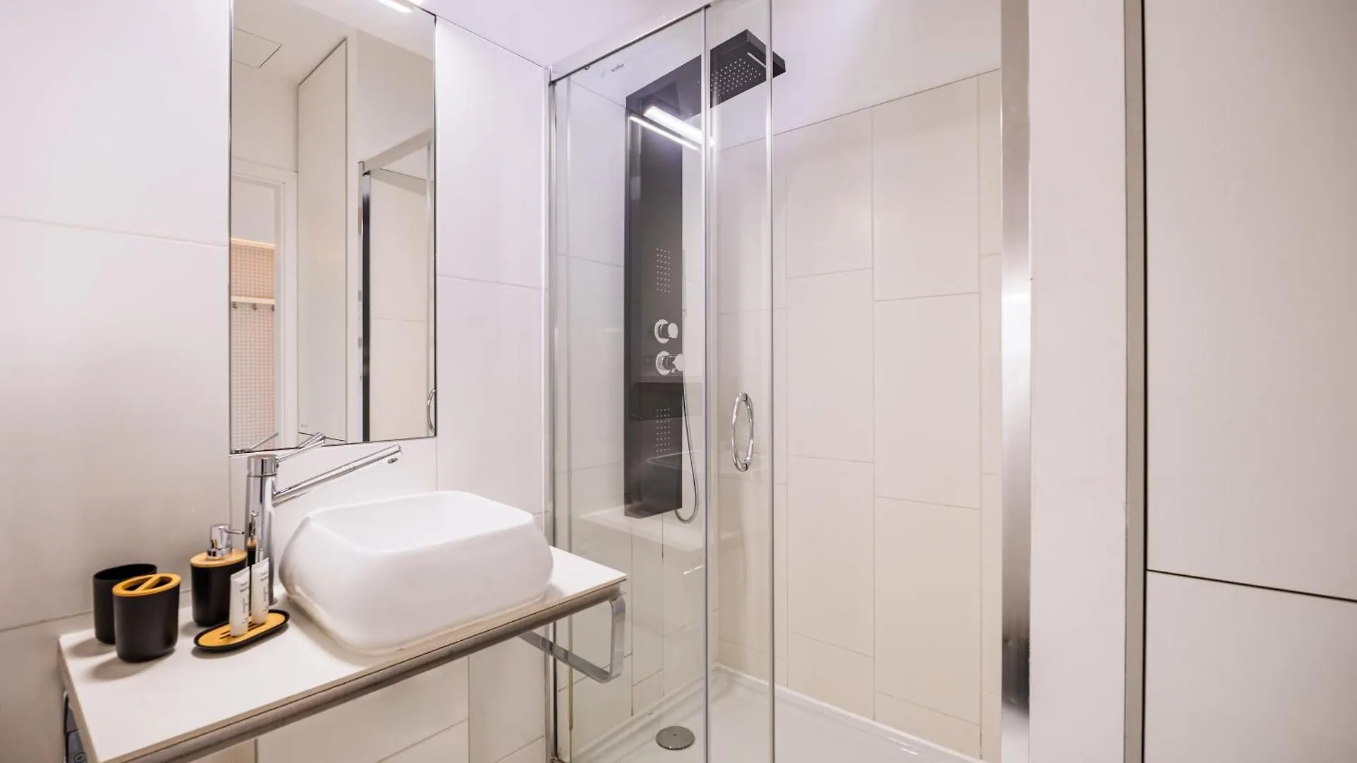 About Art Apartments - Ovo Wrocław Polska